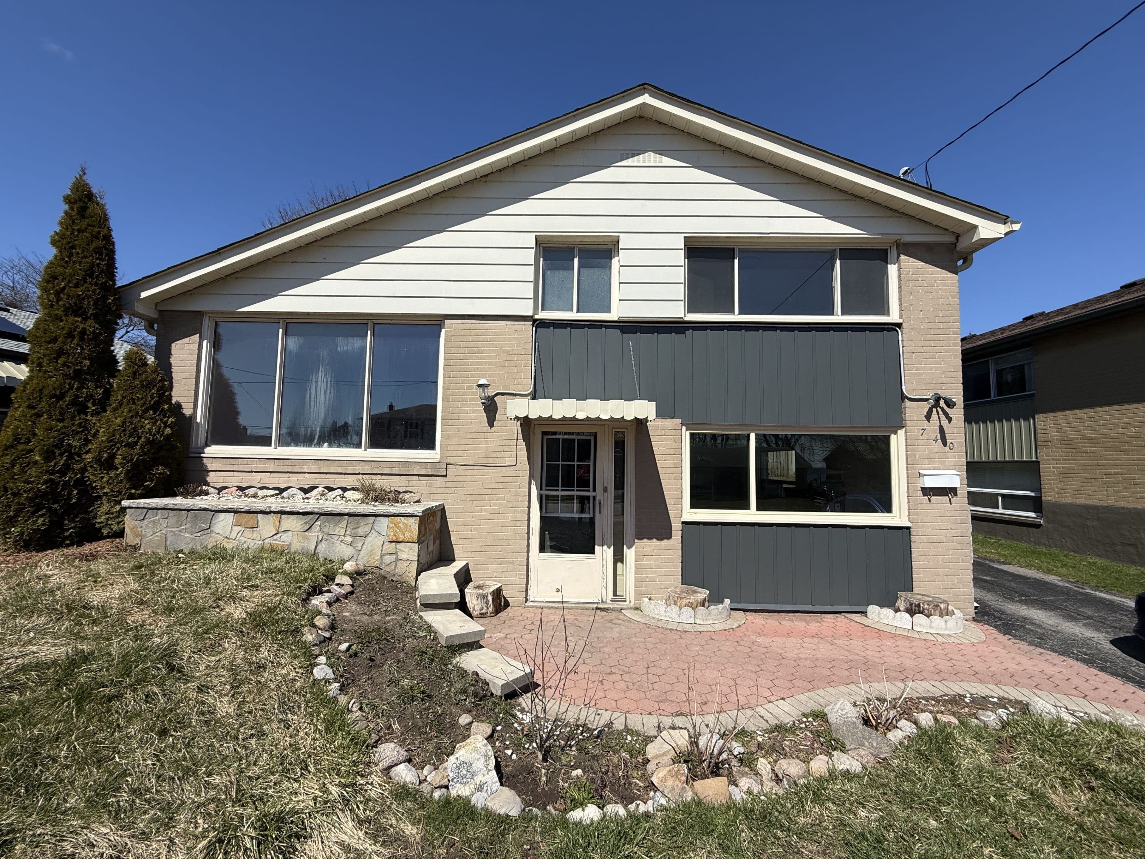 Secondary listing photo of 3 bedroom Detached house in Oshawa at 740 Stone Street.